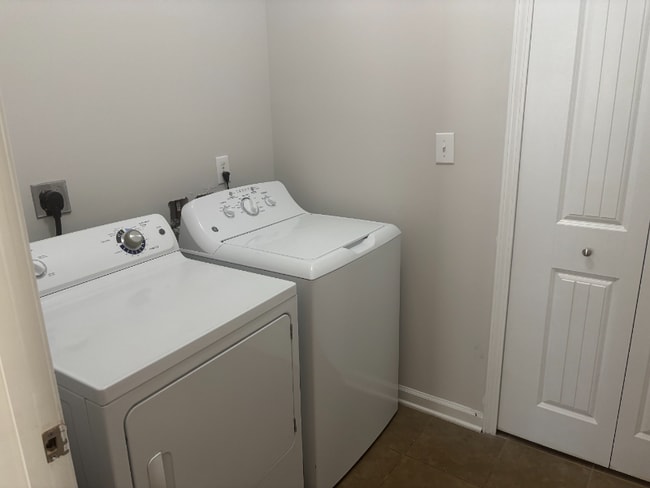 Photo - 411 Prom Dr SW