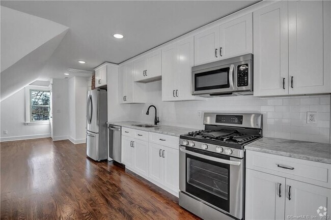 Building Photo - 928 Elm St Unit 3 Rental
