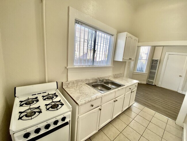 Photo - 125 E 20th St Unidad 2
