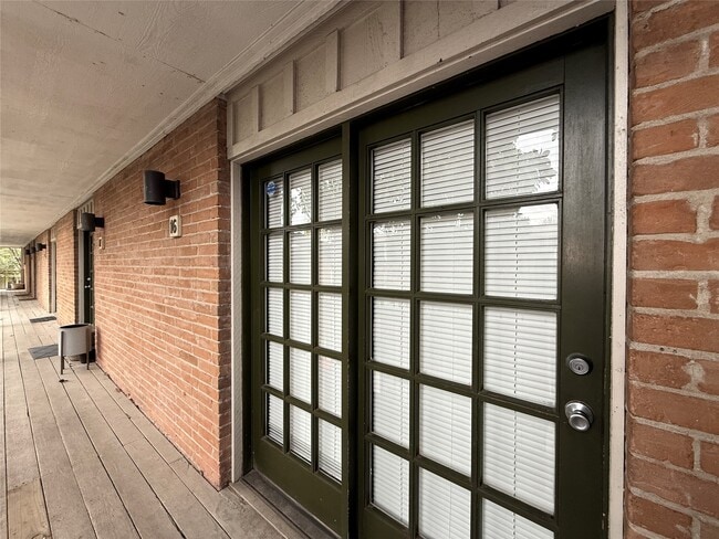 Photo - 1801 Cortlandt St Unit 16