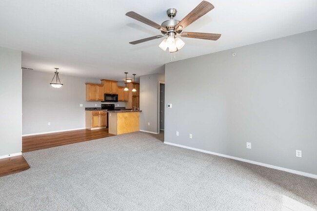 Hawthorn Suites 3 Bed 2 Bath Living