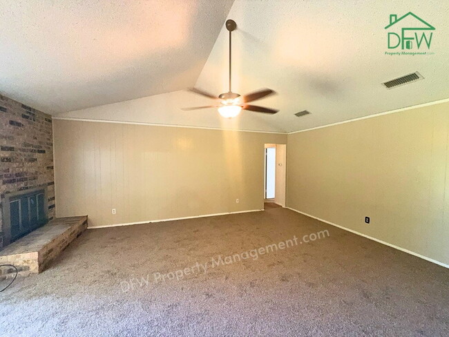 Photo - Spacious 3-Bed / 2-Bath Home with Large Fenced Backyard in Quiet Benbrook Neighborhood
