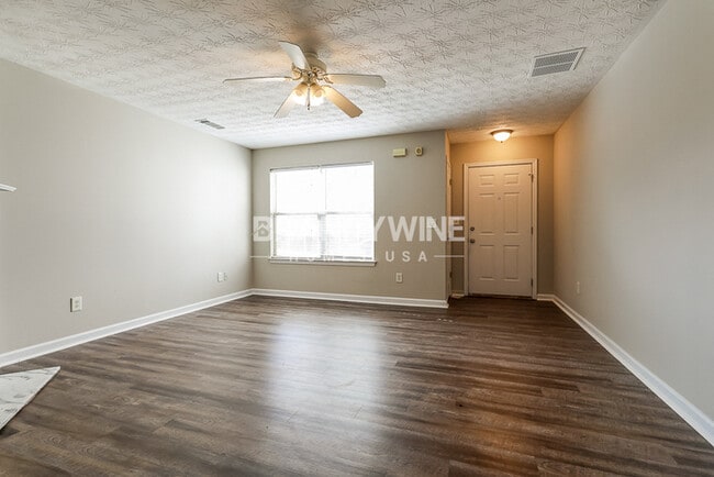 Photo - 252 Springbottom Ct SE