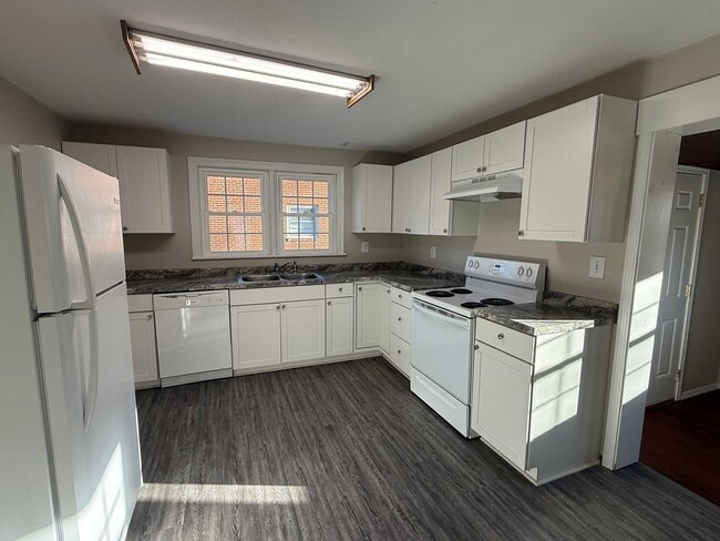 Photo - 3 Bedroom 2 Bath in Garden City