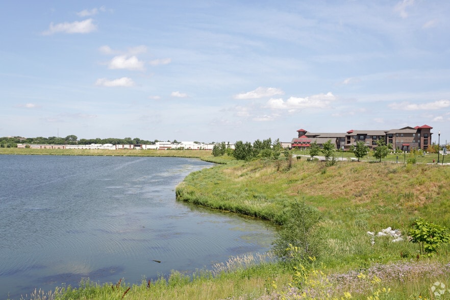Shadow Lake Square Apartments For Rent in Papillion, NE