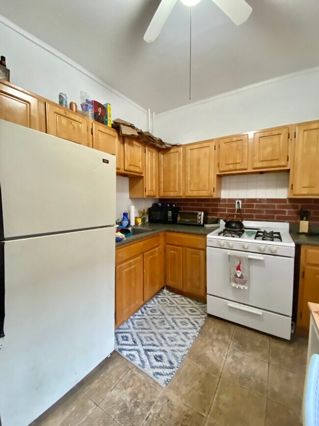 239 Harvard Ave., #2 - 240 N Harvard St Unit 2