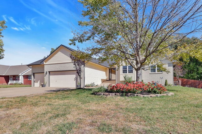Building Photo - 1230 S Ridgehurst Cir