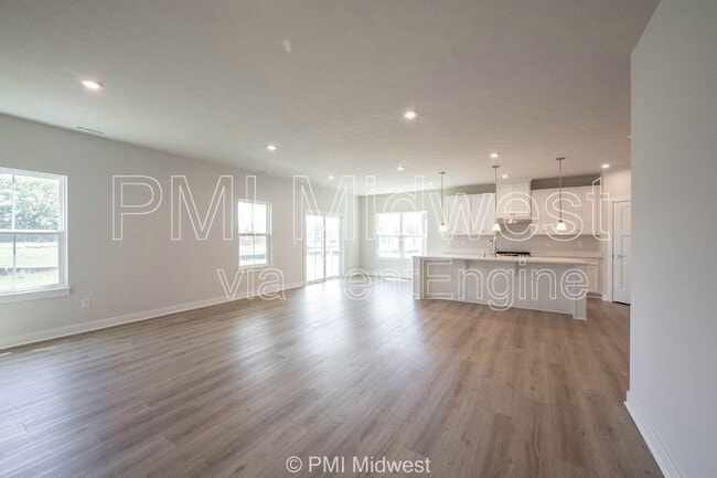 Photo - 581 Roosevelt St