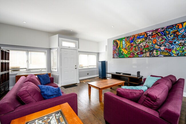 Photo - 1646 W Blackhawk St