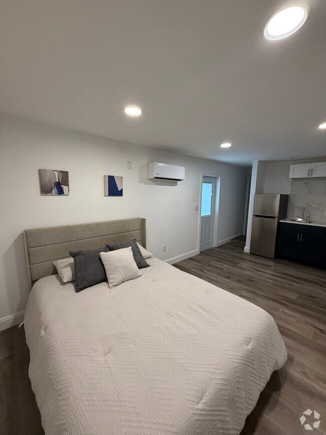 Building Photo - 1804 John Arthur Way Unit Studio John Arthur Rental