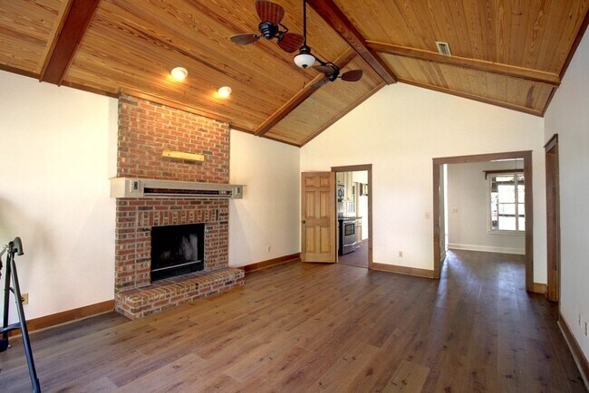 Photo - 107 Rainbow Dr