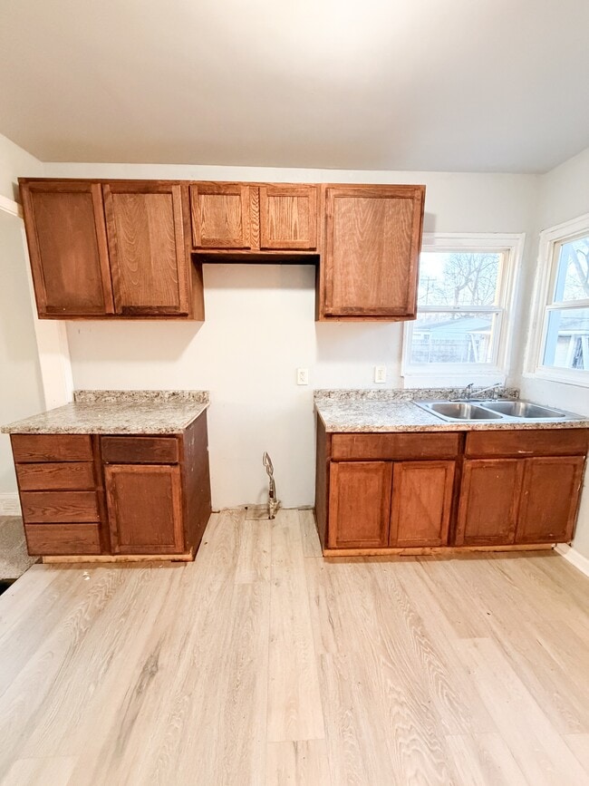 Photo - 9220 Mansfield St