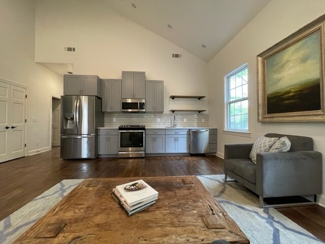 Photo - 591 E Morningside Dr NE