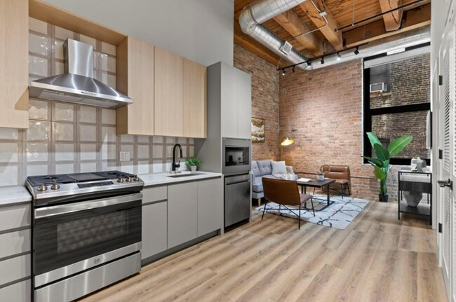 Photo - 140 W Ohio St