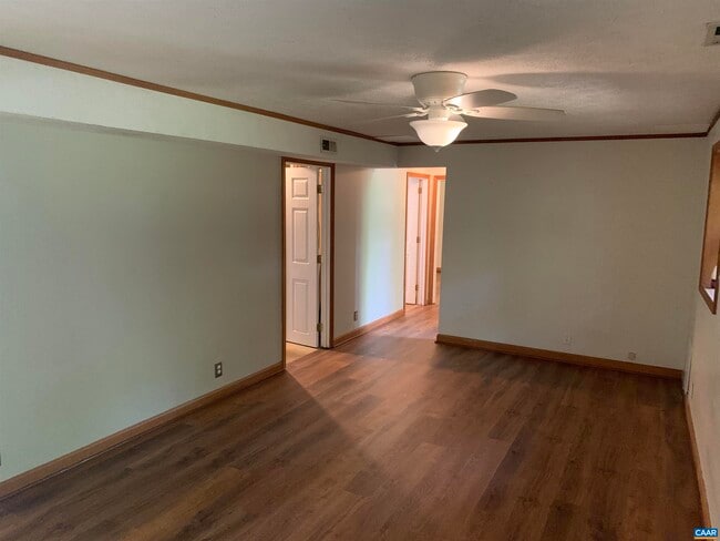 Photo - 103 Cloverhill Ct