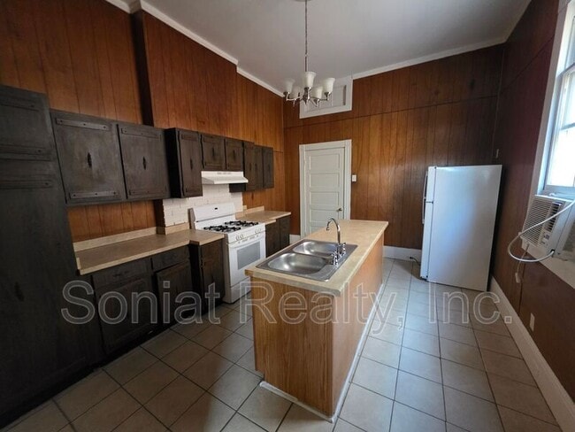 Photo - 311 S Scott St