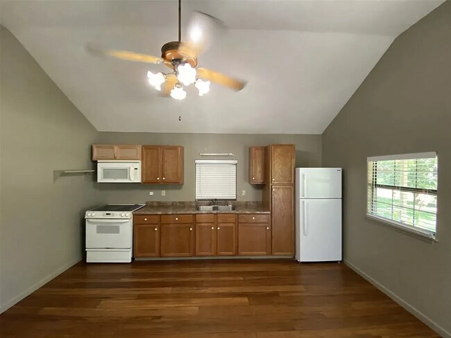 Photo - 2795 Dennis St