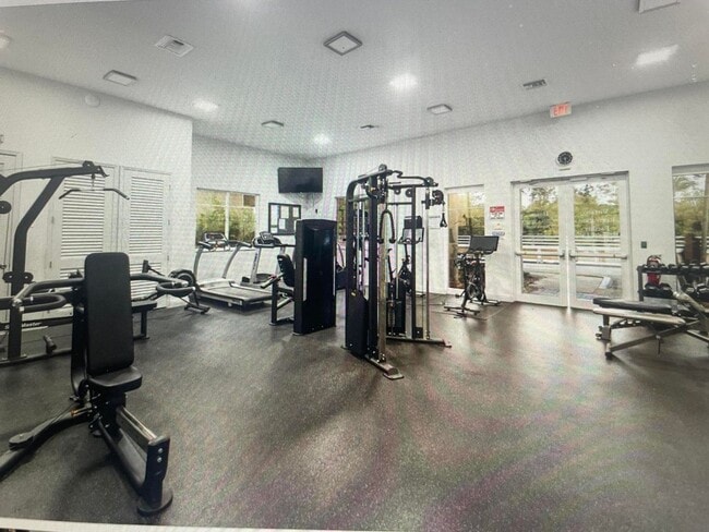 Photo - 552 NW 39th Cir