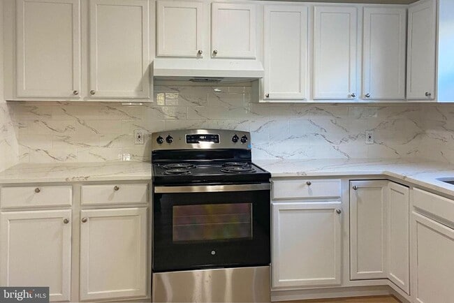 Photo - 857 Street Rd