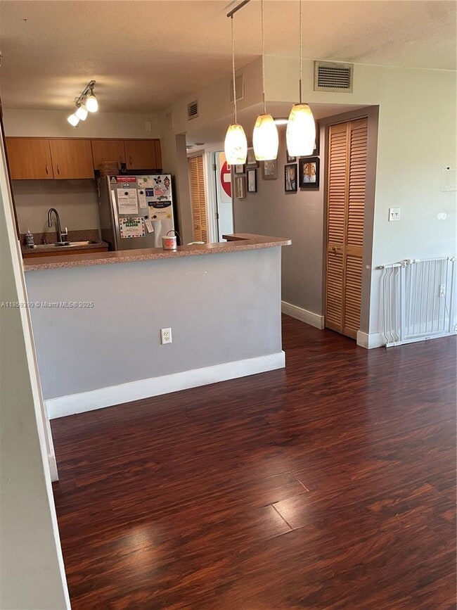 Photo - 1475 SW 8th St Unidad 403 Rental