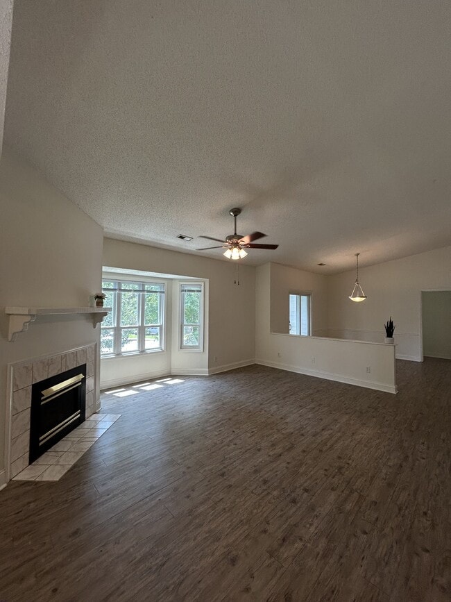 Photo - 104 Breezewood Dr