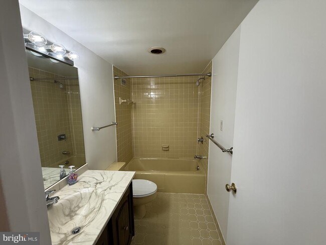 Photo - 5225 Pooks Hill Rd Unit 1011N