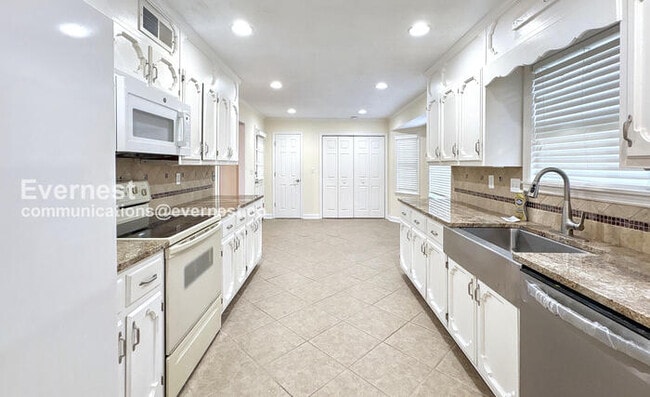 Photo - 1828 Jacobs Ln