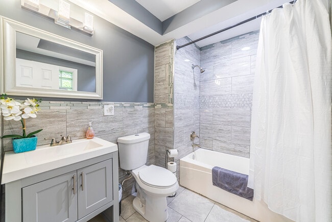 Photo - 5501 Van Buren St