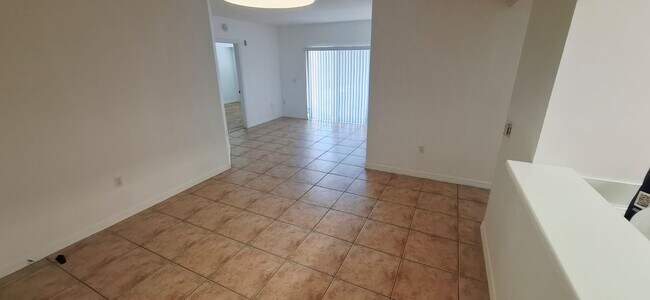 Photo - 9340 Fontainebleau Blvd Unidad 310