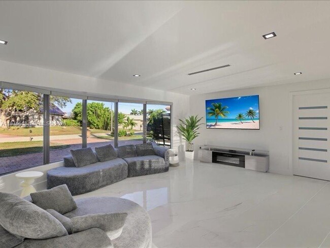 Photo - 103 Tropicana Dr