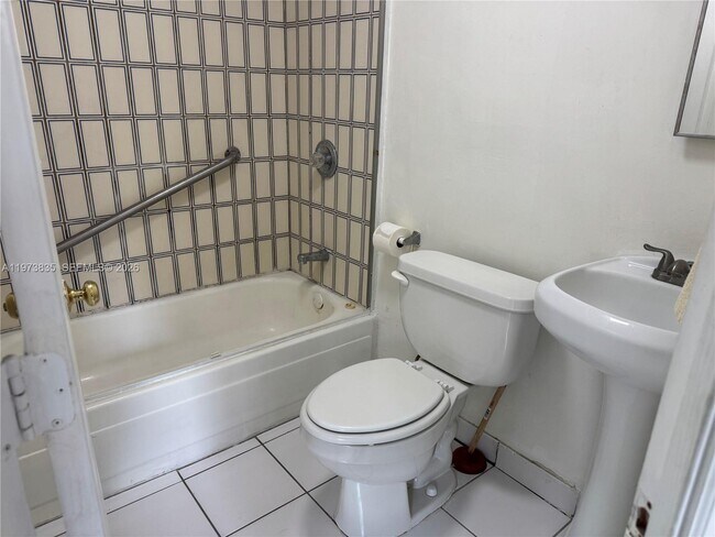 Photo - 1423 Wiley St Unit Cottage