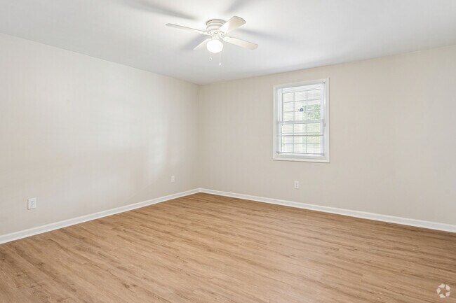 2BR, 1BA - 846SF - Second Bedroom