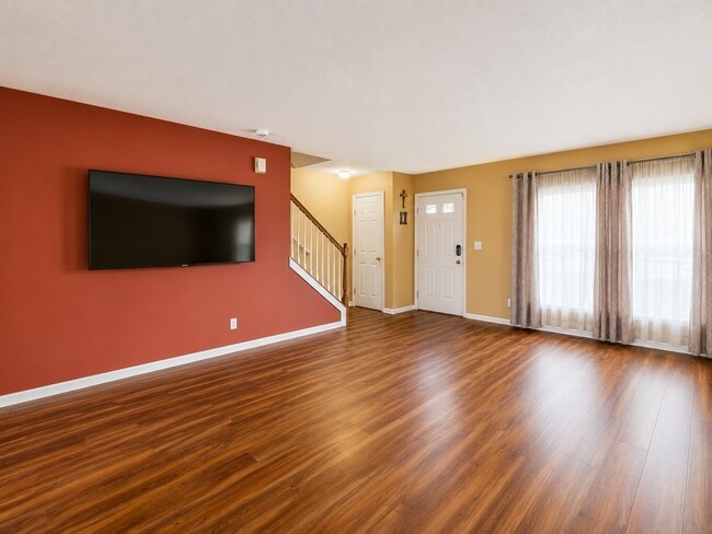 Photo - 593 Lazelle Rd