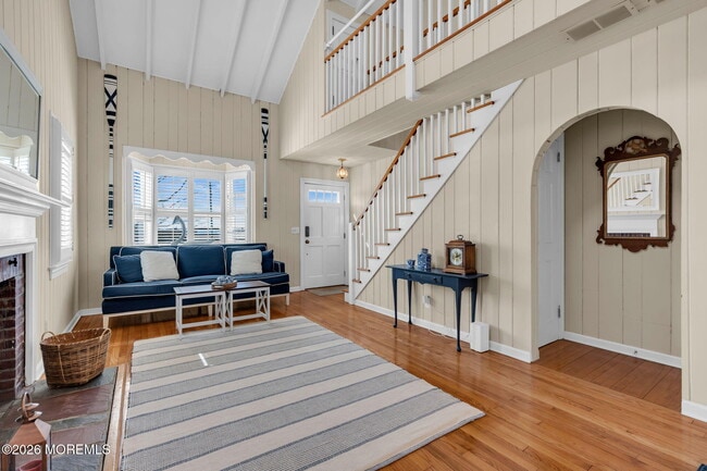 Photo - 215 Neptune Pl