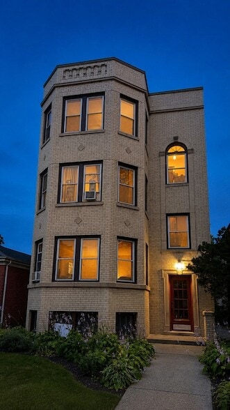 Building Photo - 1316 Seward St Unit 3