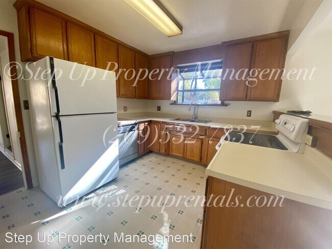 Photo - 3 br, 2 bath House - 18343 Main St