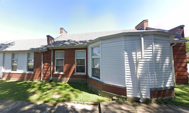 Photo - 303 W Sloan St