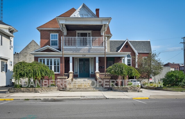 Building Photo - 134 W Tiffin St Rental