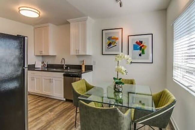 Photo - 570 Los Robles