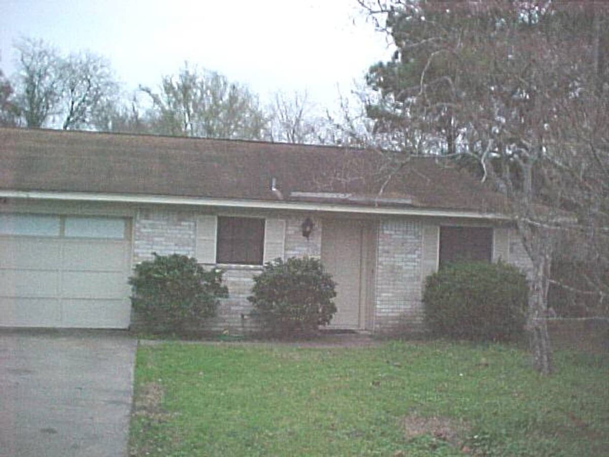 Cozy 3/2 House Available For Pre-lease! - Cozy 3/2 House Available For Pre-lease!