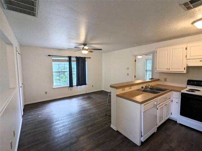 Photo - 420 W Comanche St