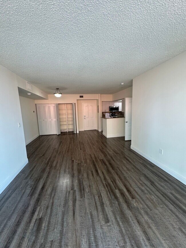 Photo - 17000 N Bay Rd Unidad 703