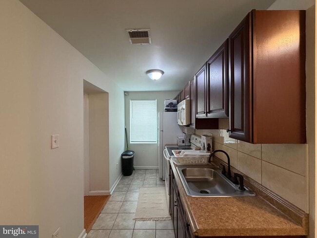 Photo - 2000 Orthodox St