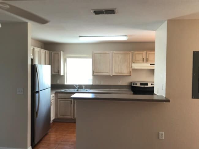 Photo - 622 Lemon St Unit A