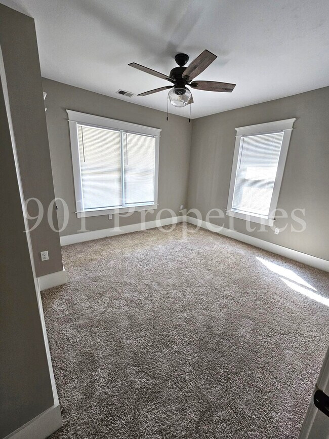 Photo - 797 S Cox St