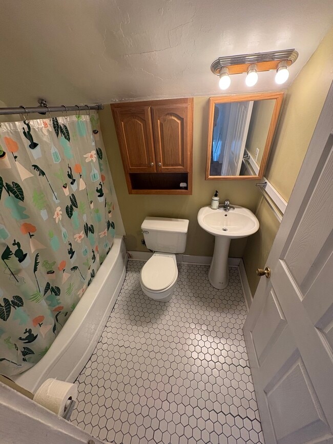 Photo - 1027 Benjamin Ave SE Unidad SE Grand Rapids 2-bedroom