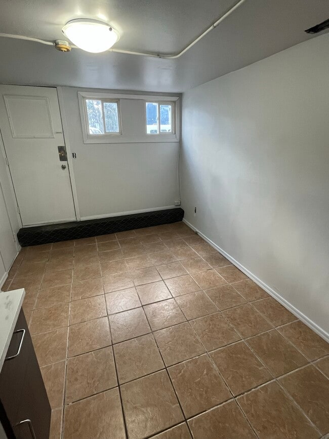 Photo - 305 Langside St Unit 7