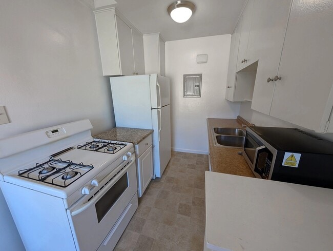 Building Photo - 1263 Hayworth Ave