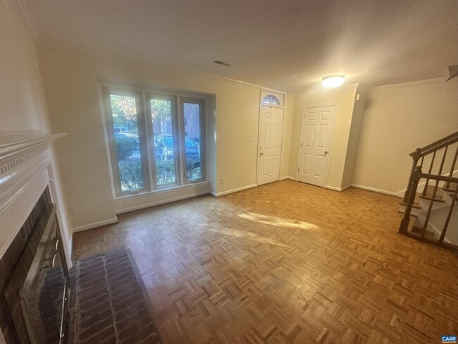 Photo - 933 Huntwood Ln