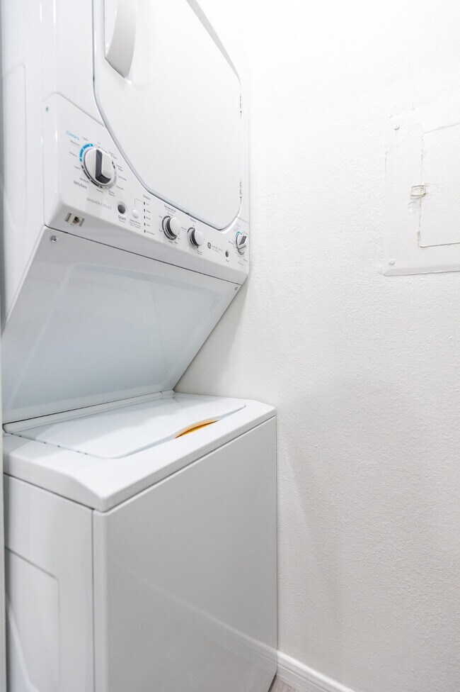 Building Photo - 14600 Fonmeadow Dr Unit 1304